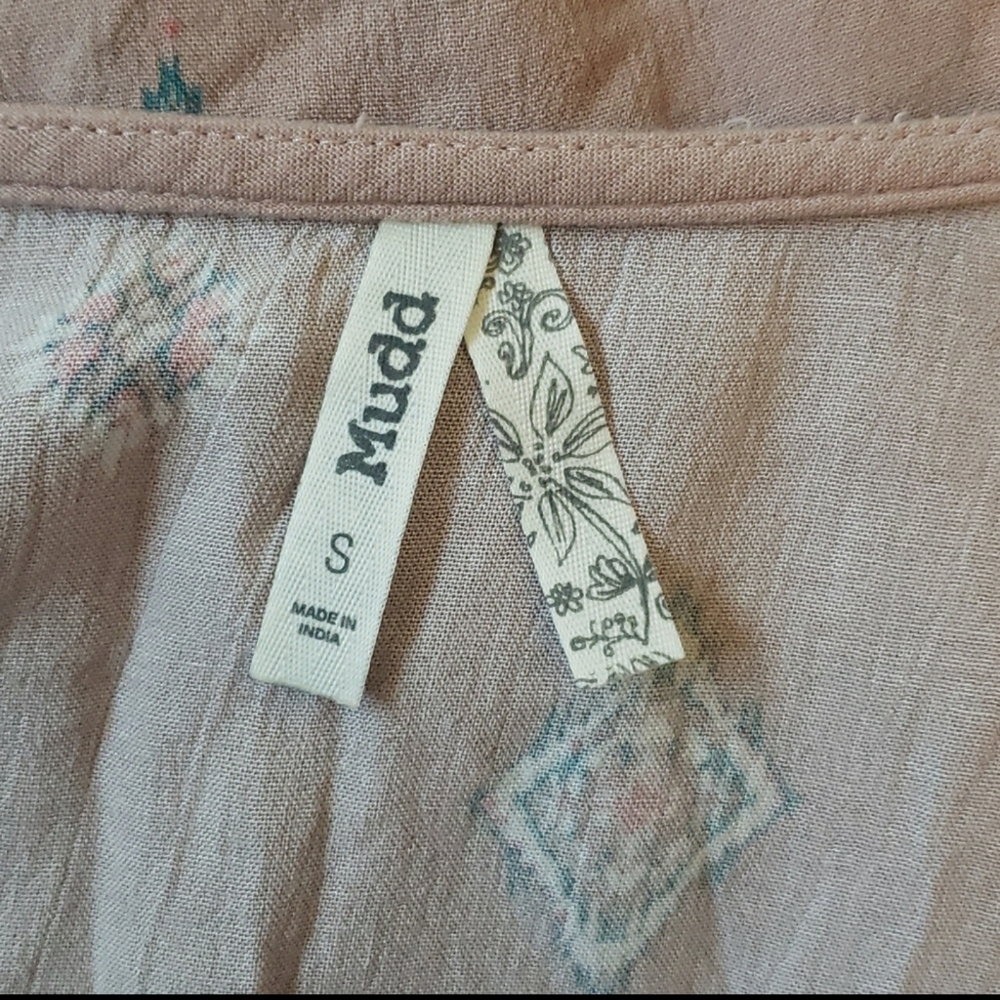 Mudd Long Sleeve Aztec Light weight Blouse. Small - Picture 10 of 10